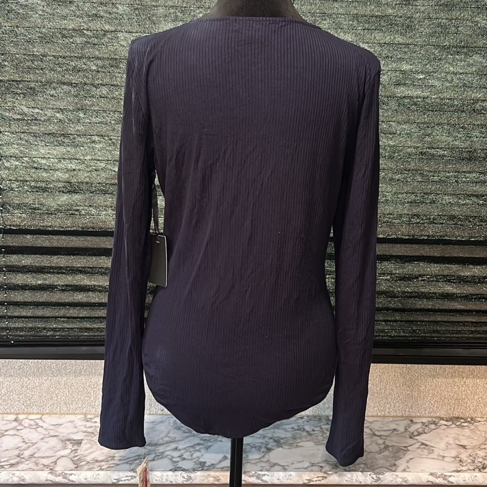 Trouve Women’s Navy Blue LS V-neck Ribbed Lace Front Bodysuit Size Medium NWT - Picture 3 of 9